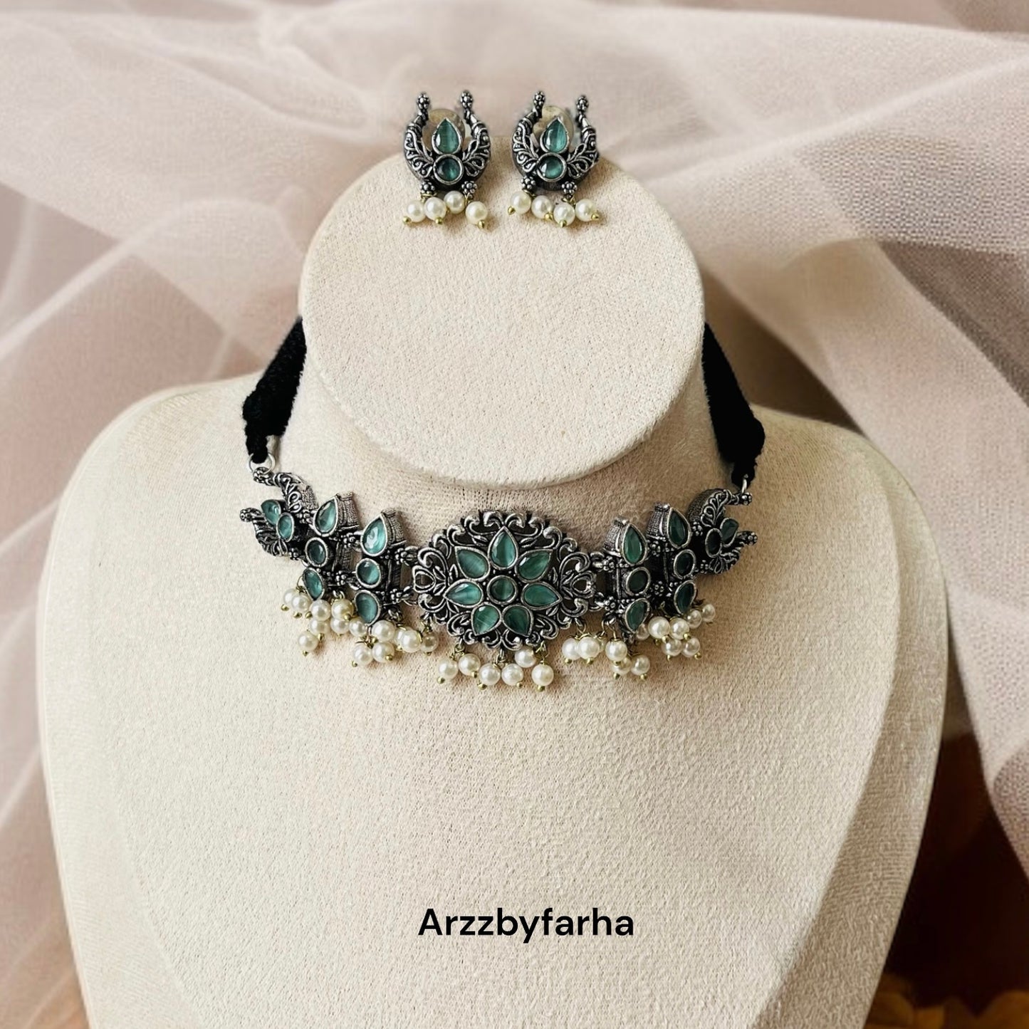 Zoya Choker Necklace Set