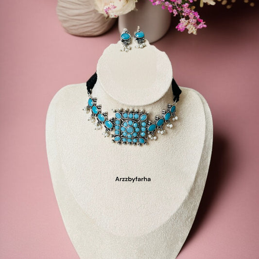 Kia Choker Necklace Set