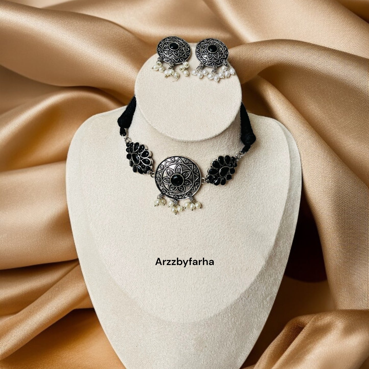 Kia Choker Necklace Set