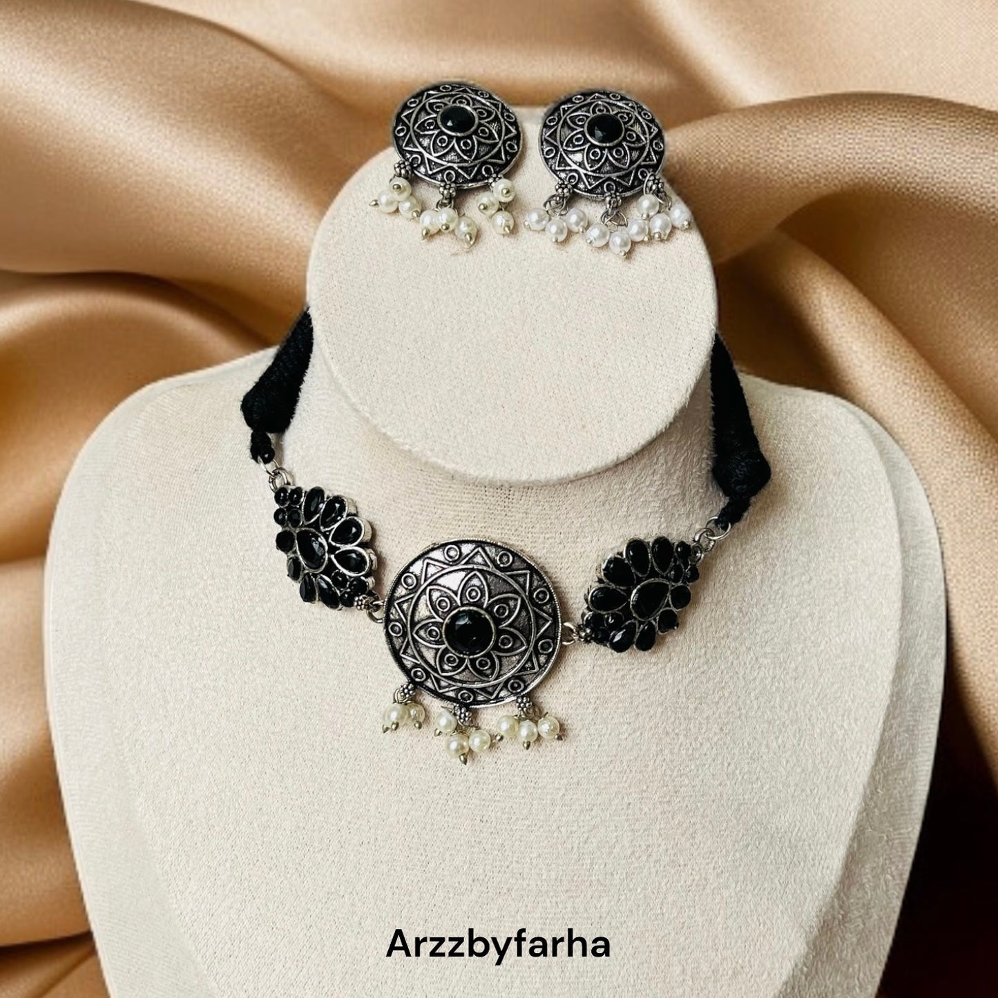 Kia Choker Necklace Set