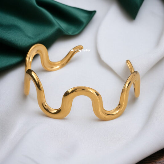 Luxe Gold Urban Weave Bracelet