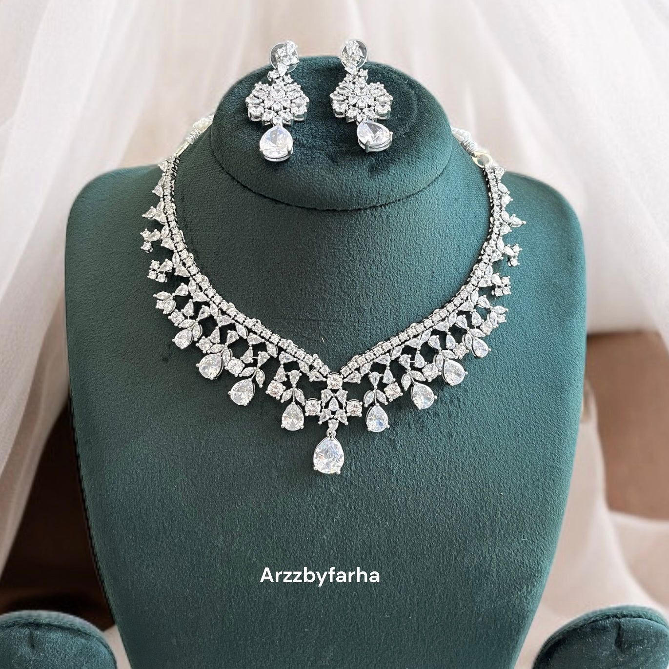 White Stone AD Necklace Set