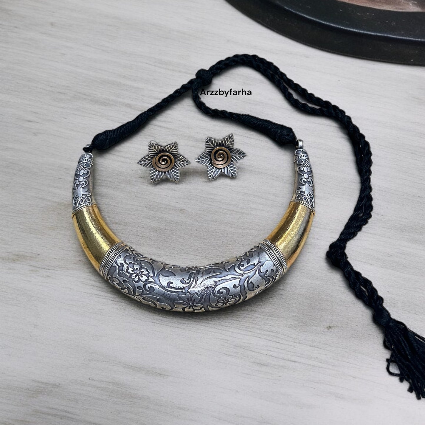 Dual Tone Hasli Necklace Set