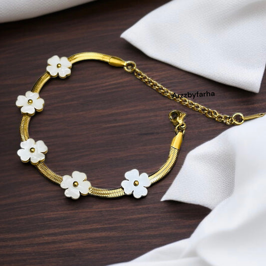 White Flower Chain Bracelet