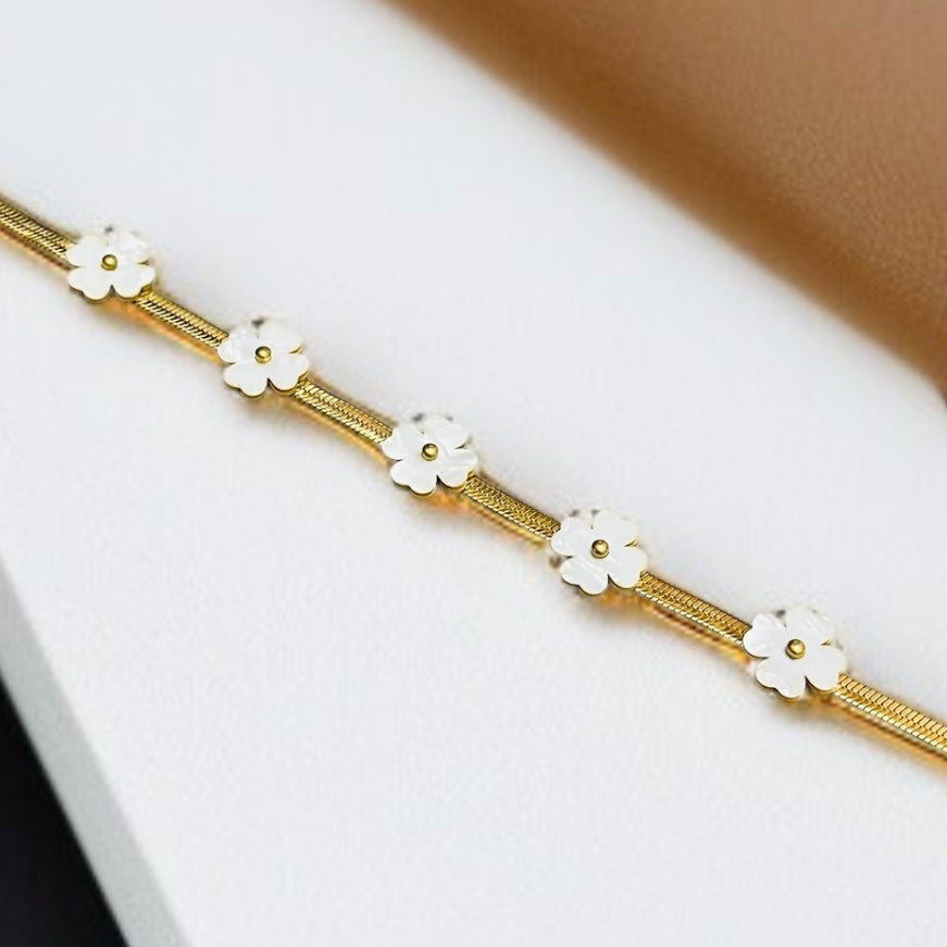 White Flower Chain Bracelet