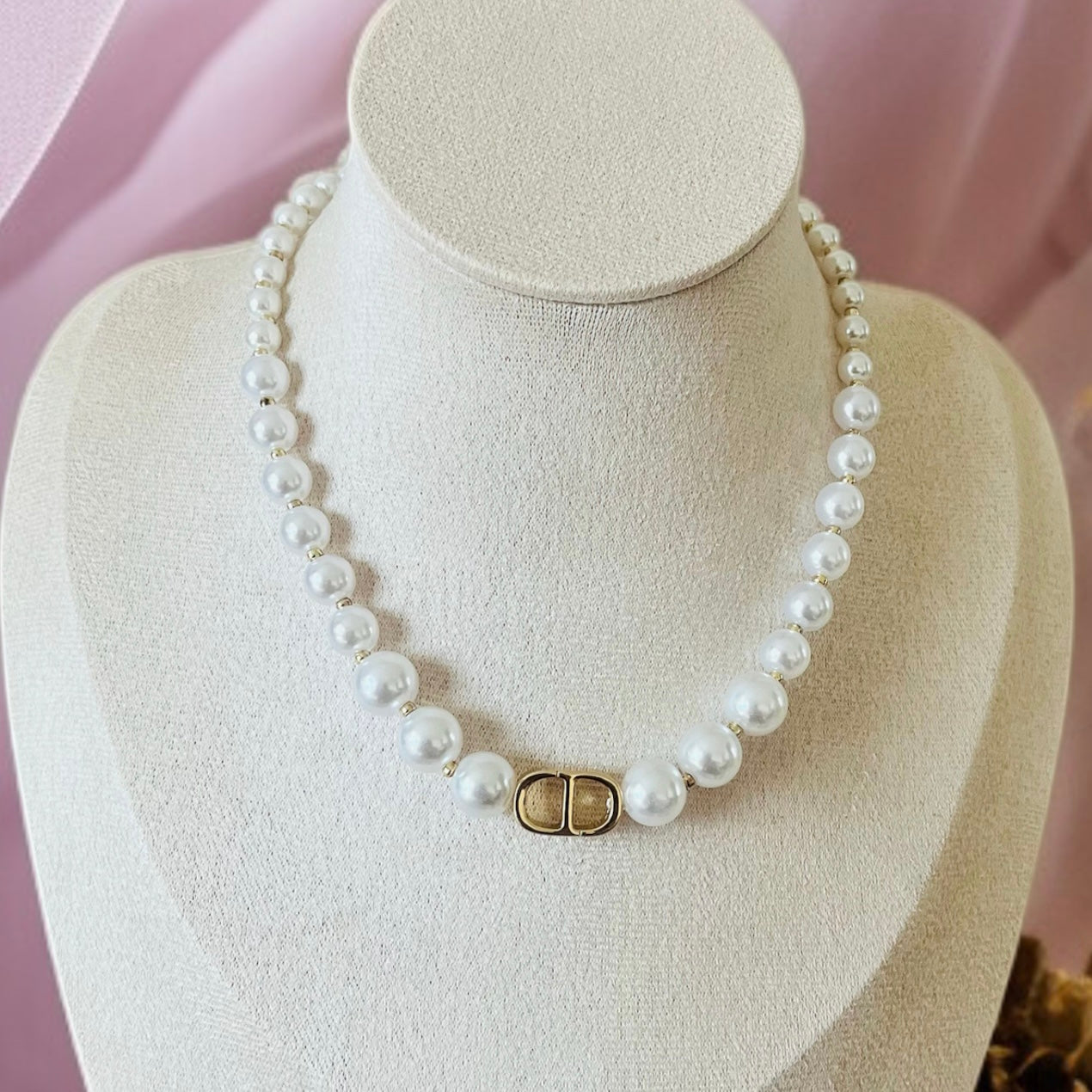 Single Layer Pearl Necklace