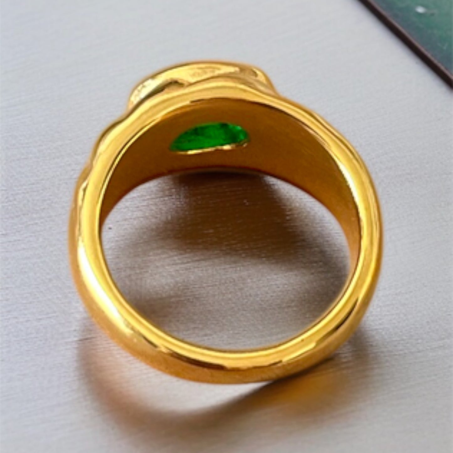 18K Gold Green Stone Ring
