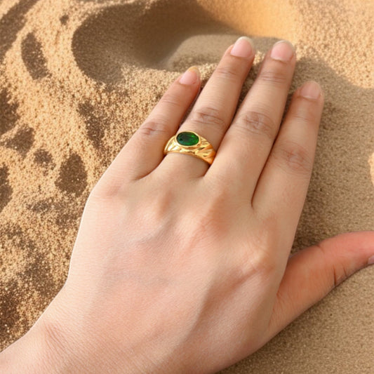 18K Gold Green Stone Ring