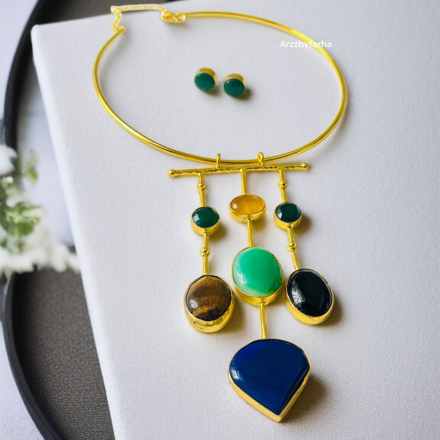 Multicolor Stone Hasli Necklace Set
