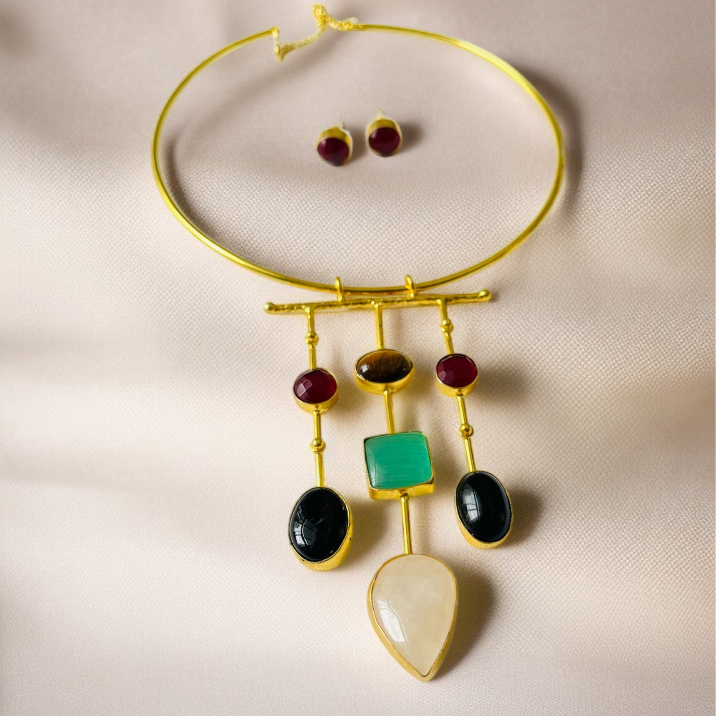 Multicolor Stone Hasli Necklace Set