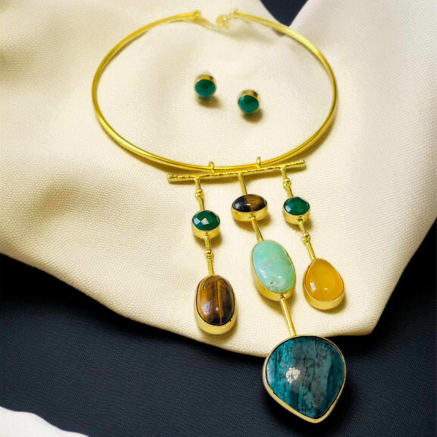 Multicolor Stone Hasli Necklace Set