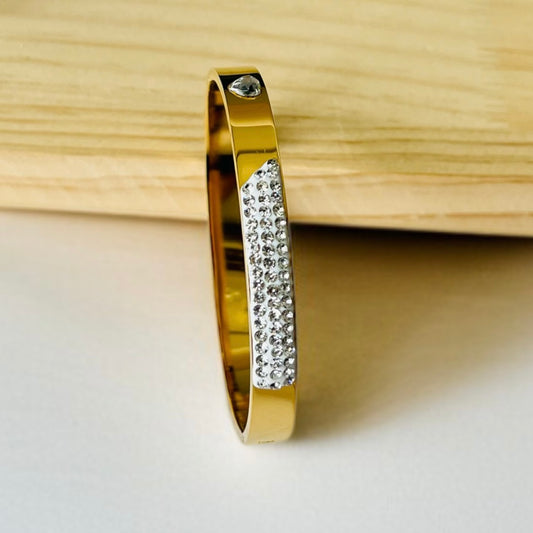 AD Studded Heart Stone Gold Bracelet