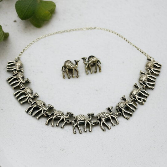Camel Collar Necklace Set