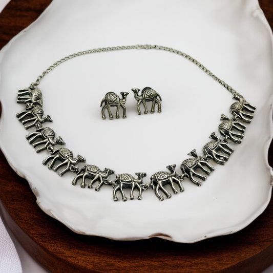 Camel Collar Necklace Set