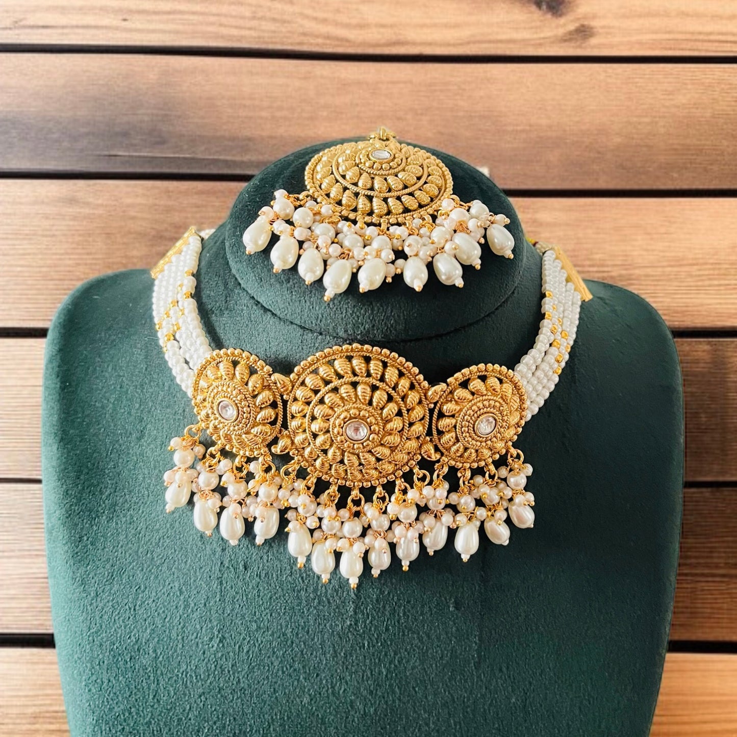 Pearl & Gold Necklace Set
