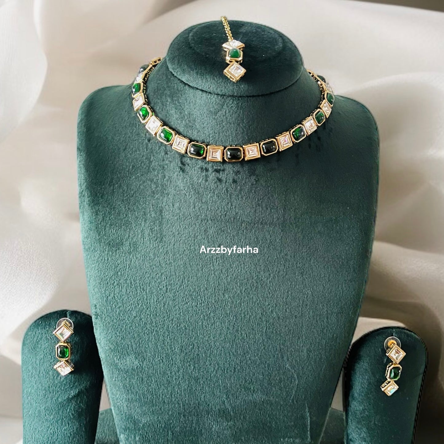 Sleek Green & White Necklace Set