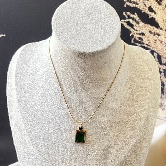 Green Stone Pendant Necklace