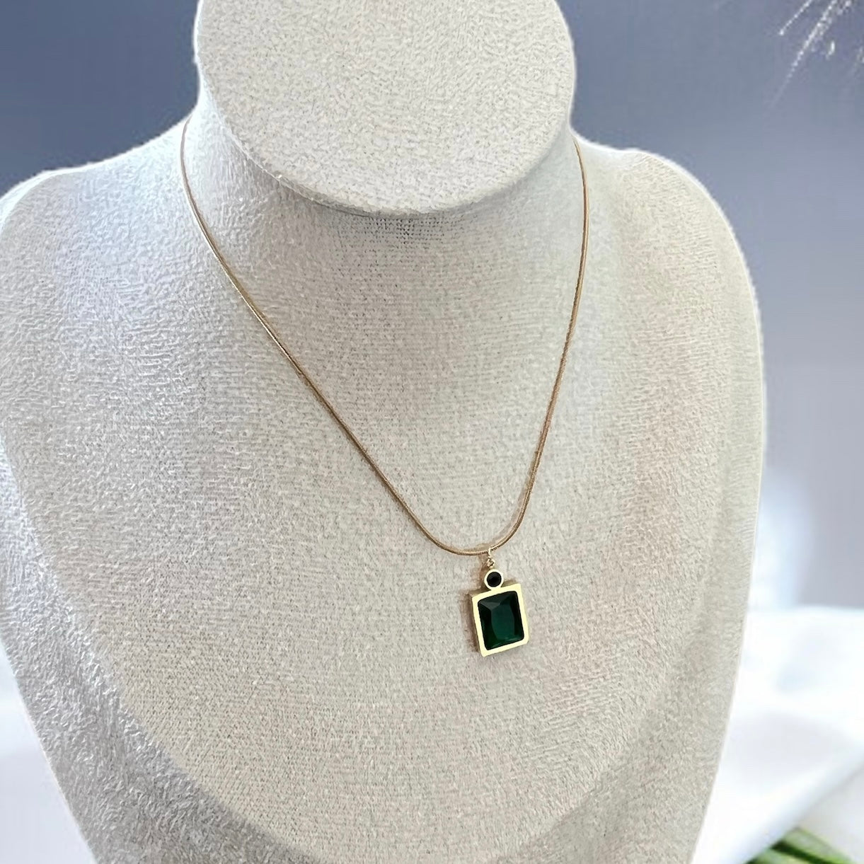 Green Stone Pendant Necklace