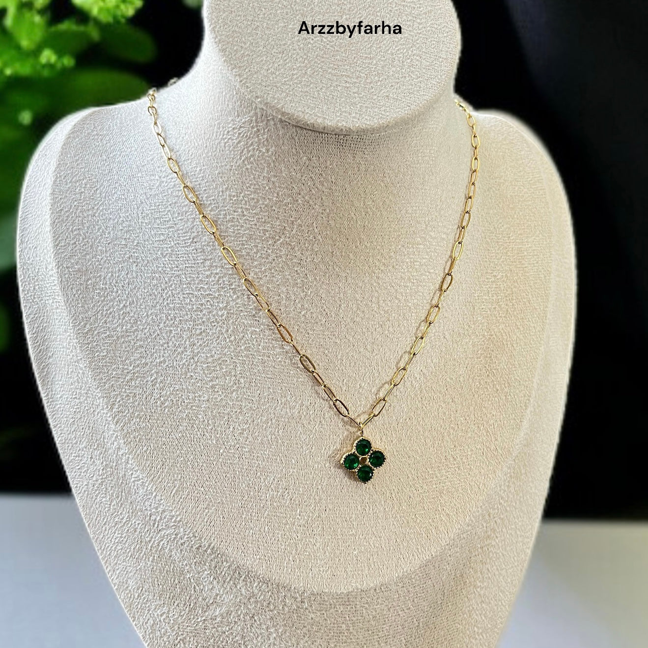 Green Stone Pendant Necklace