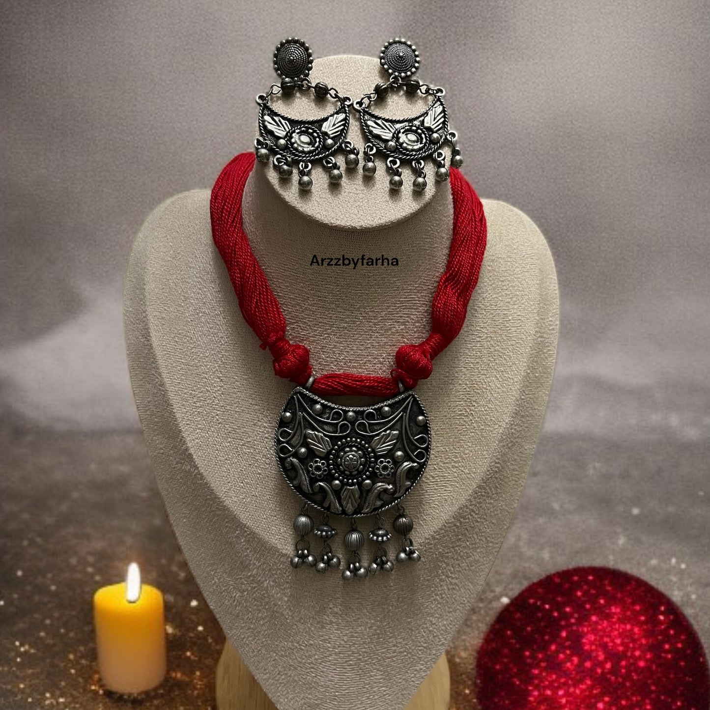 Red Thread Pendant Necklace Set