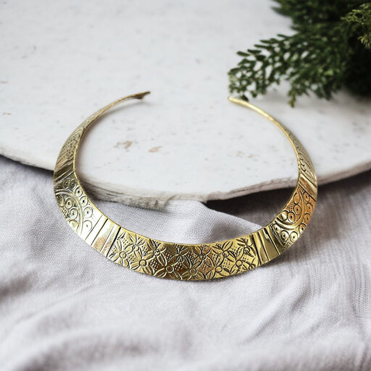 Carved Gold Choker Necklace