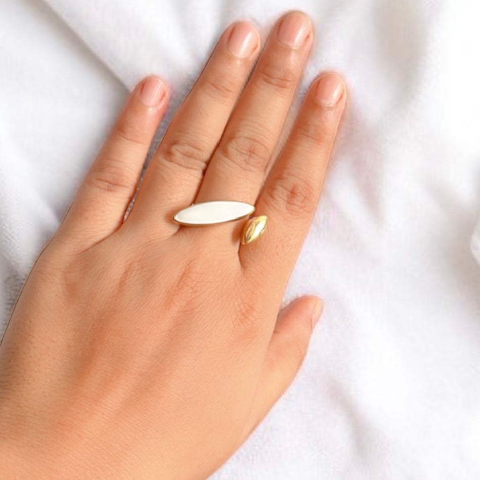 White & Gold Finger Ring