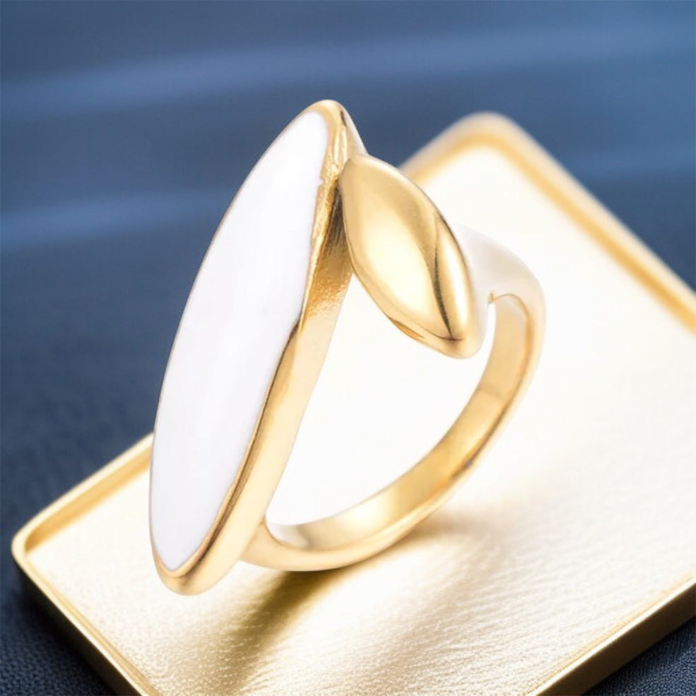 White & Gold Finger Ring