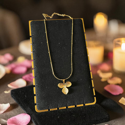 Gold Flower Pendant Necklace