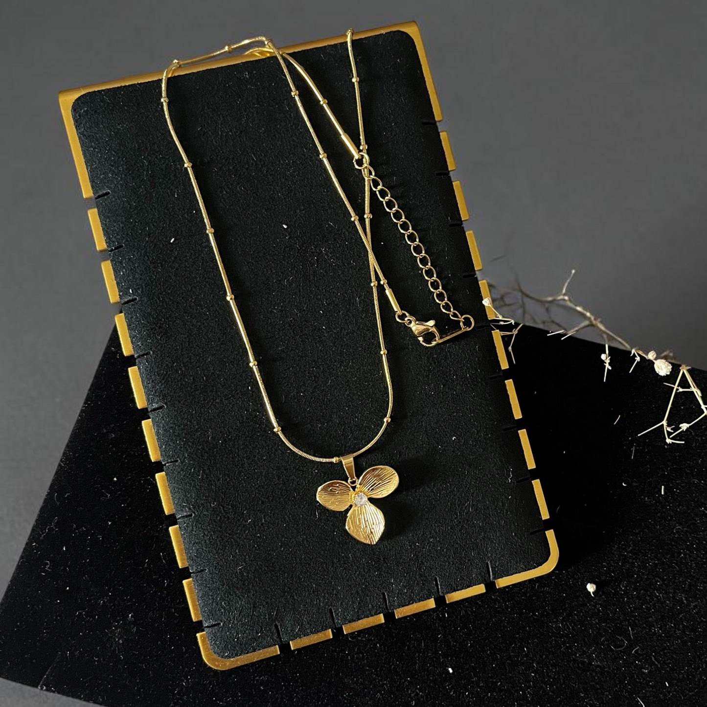Gold Flower Pendant Necklace