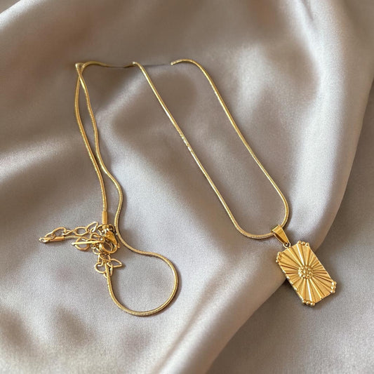Gold Pendant Chain Necklace
