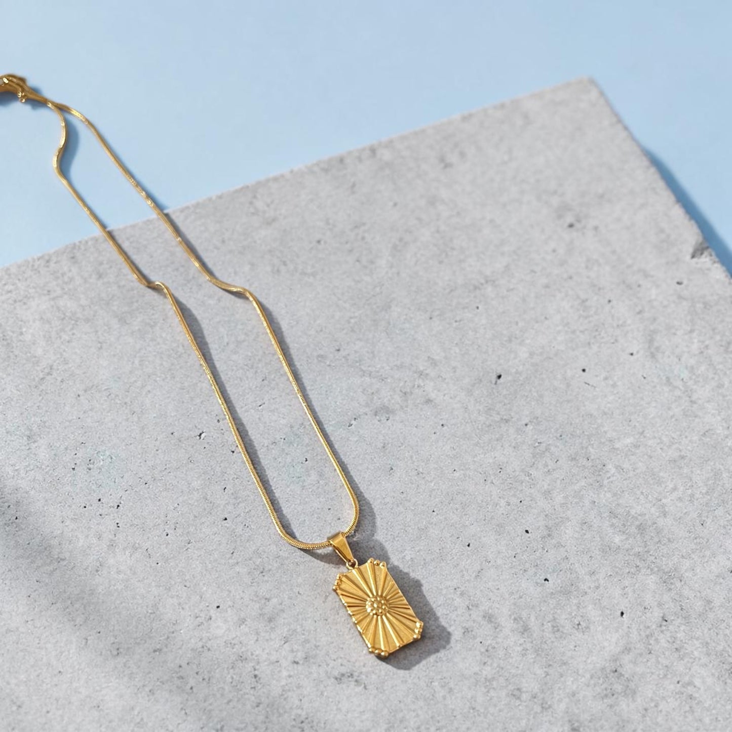 Gold Pendant Chain Necklace