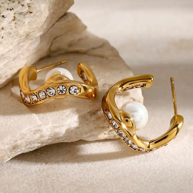 AD Studded Pearl Earring