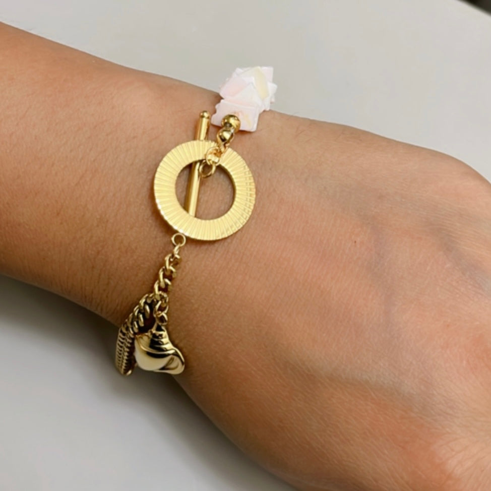 Gold Shell Chain Bracelet