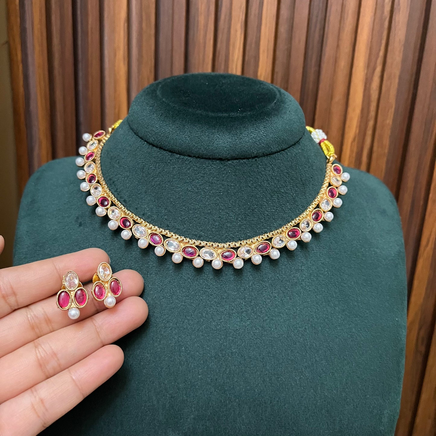 Gold Pearl Sleek Necklace Set
