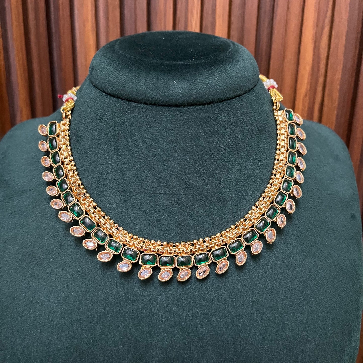 Gold Kundan Sleek Necklace Set