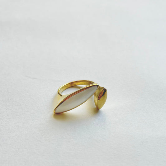 White & Gold Finger Ring