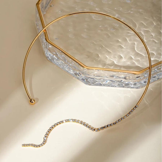 Open Choker Delta Charms Hasli Necklace