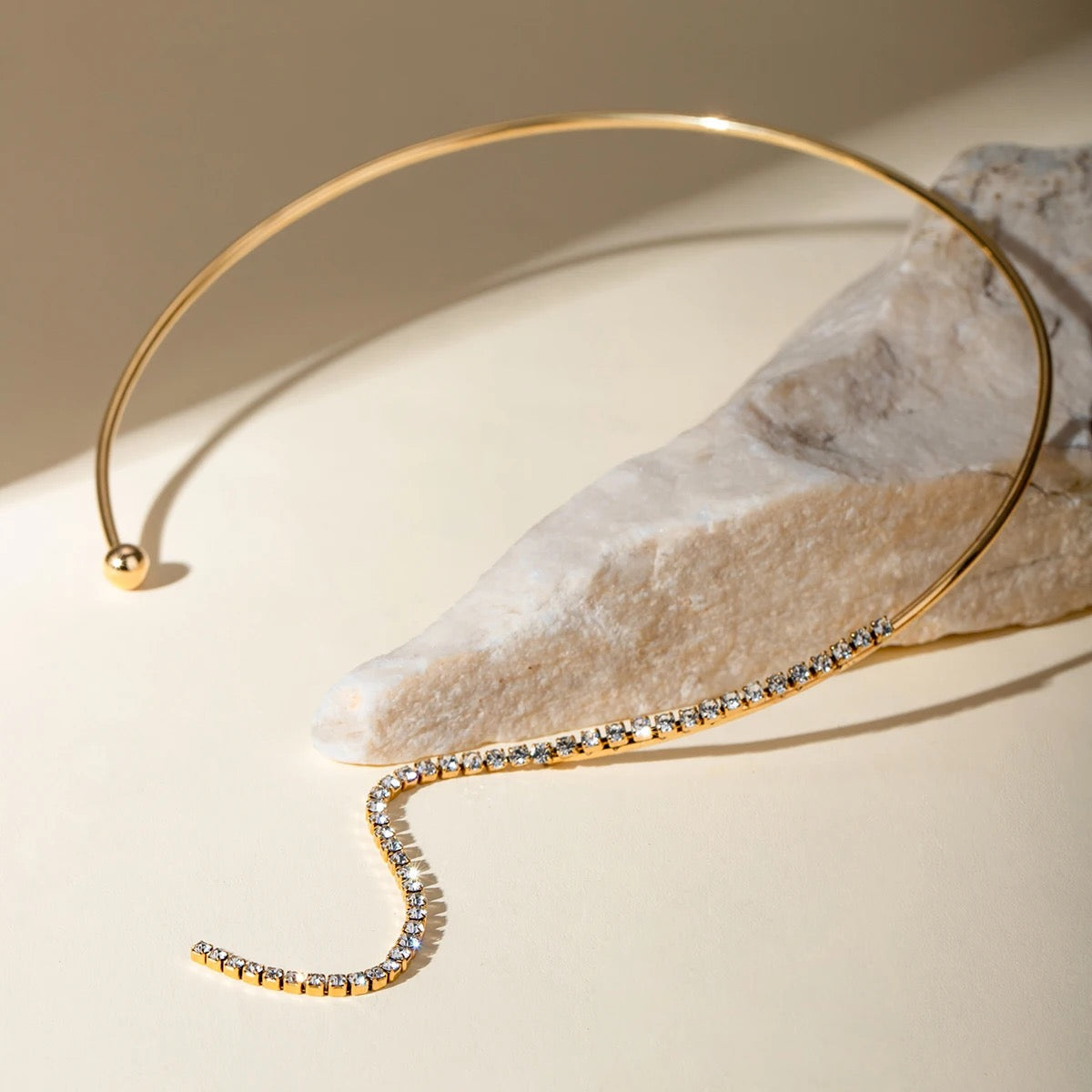 Open Choker Delta Charms Hasli Necklace