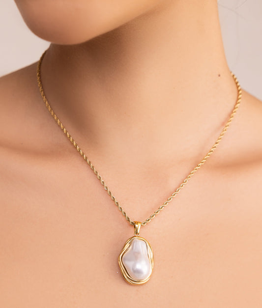 18k Gold Baroque Pearl Pendant Necklace