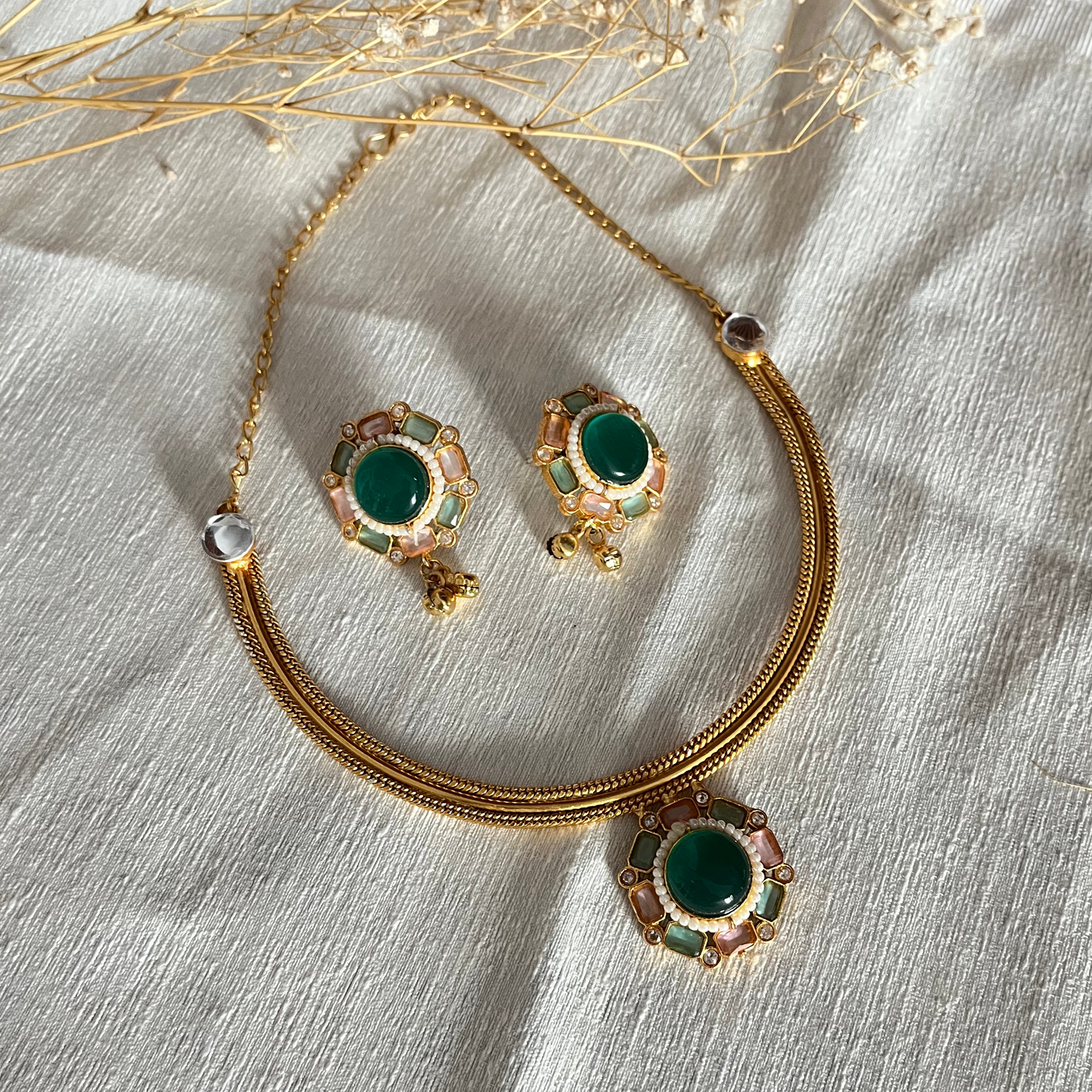 Flower Monalisa Stone Necklace Set