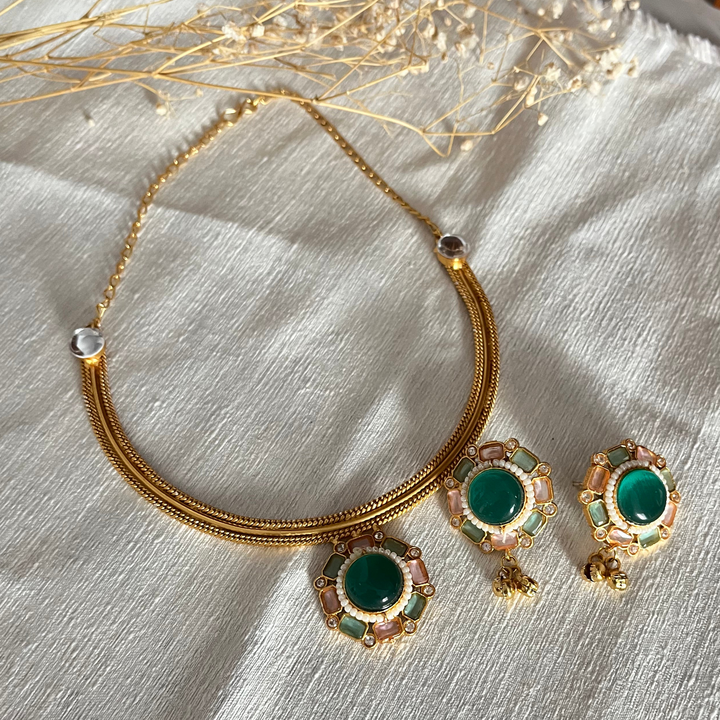 Flower Monalisa Stone Necklace Set