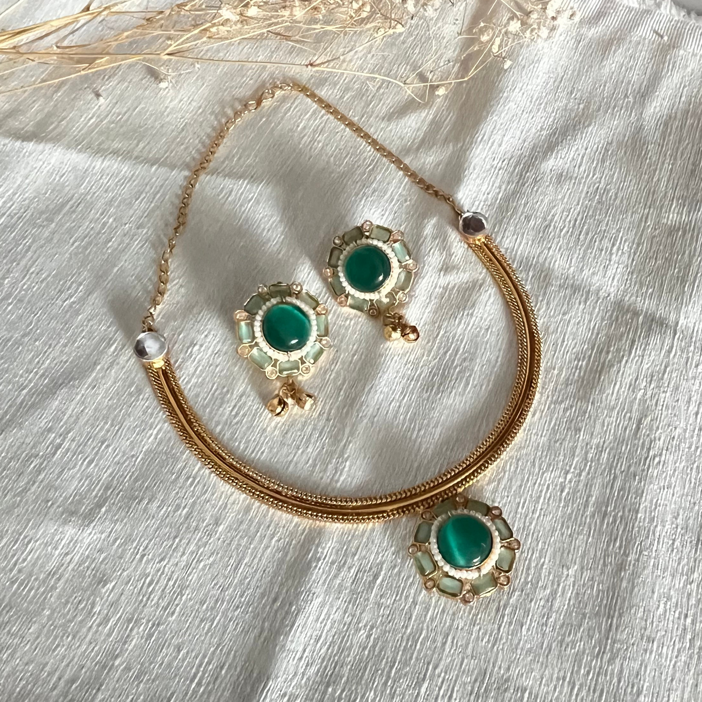 Flower Monalisa Stone Necklace Set
