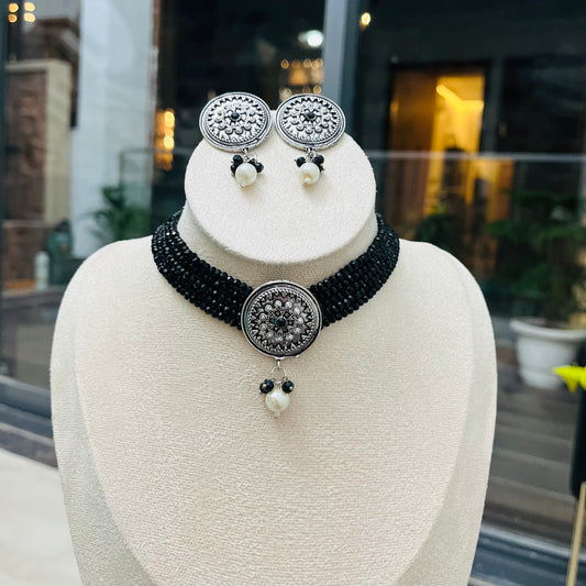 Sleek Hydro Pearl Choker Set