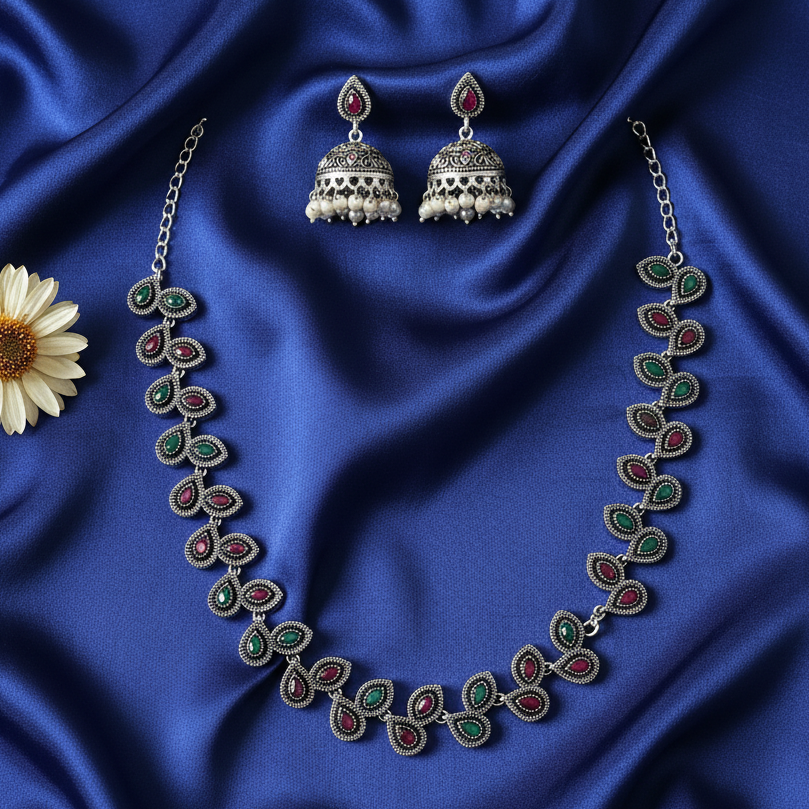 Sleek Leaf Necklace Set