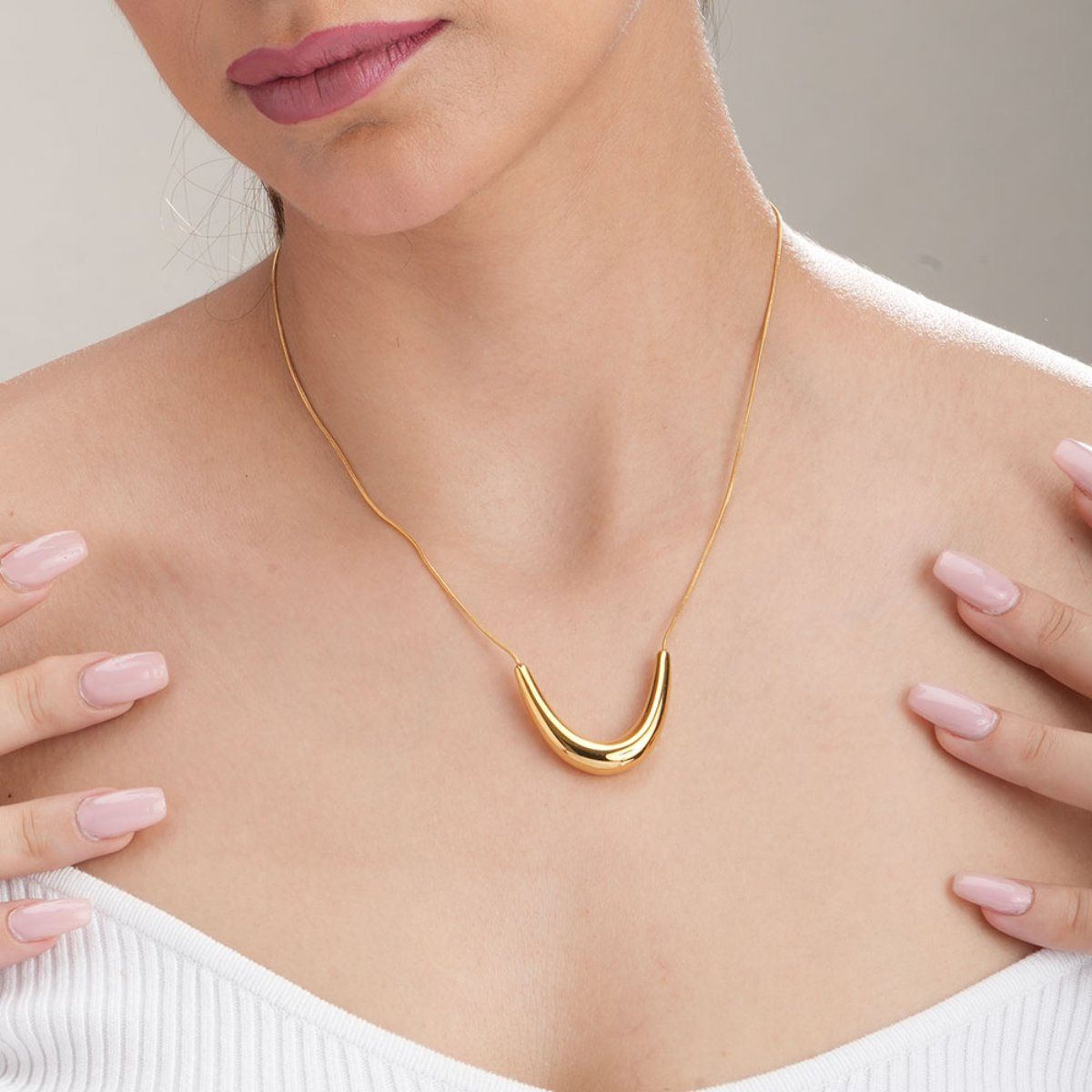 Luxe 18k Gold U Shaped Necklace