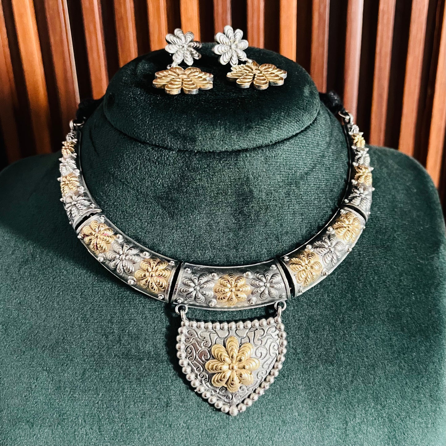 Dual Tone Necklace Set