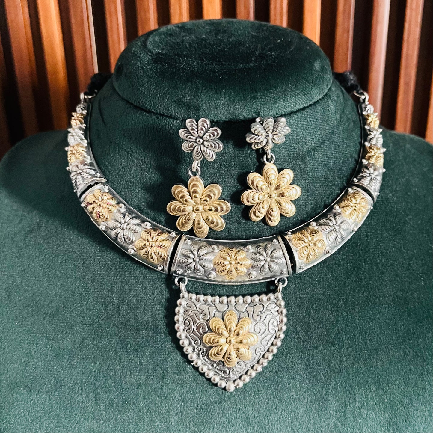 Dual Tone Necklace Set