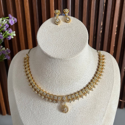 Gold Sleek Necklace Set