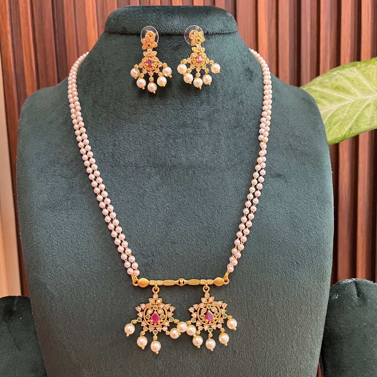 Gold Pendant Pearl Necklace Set
