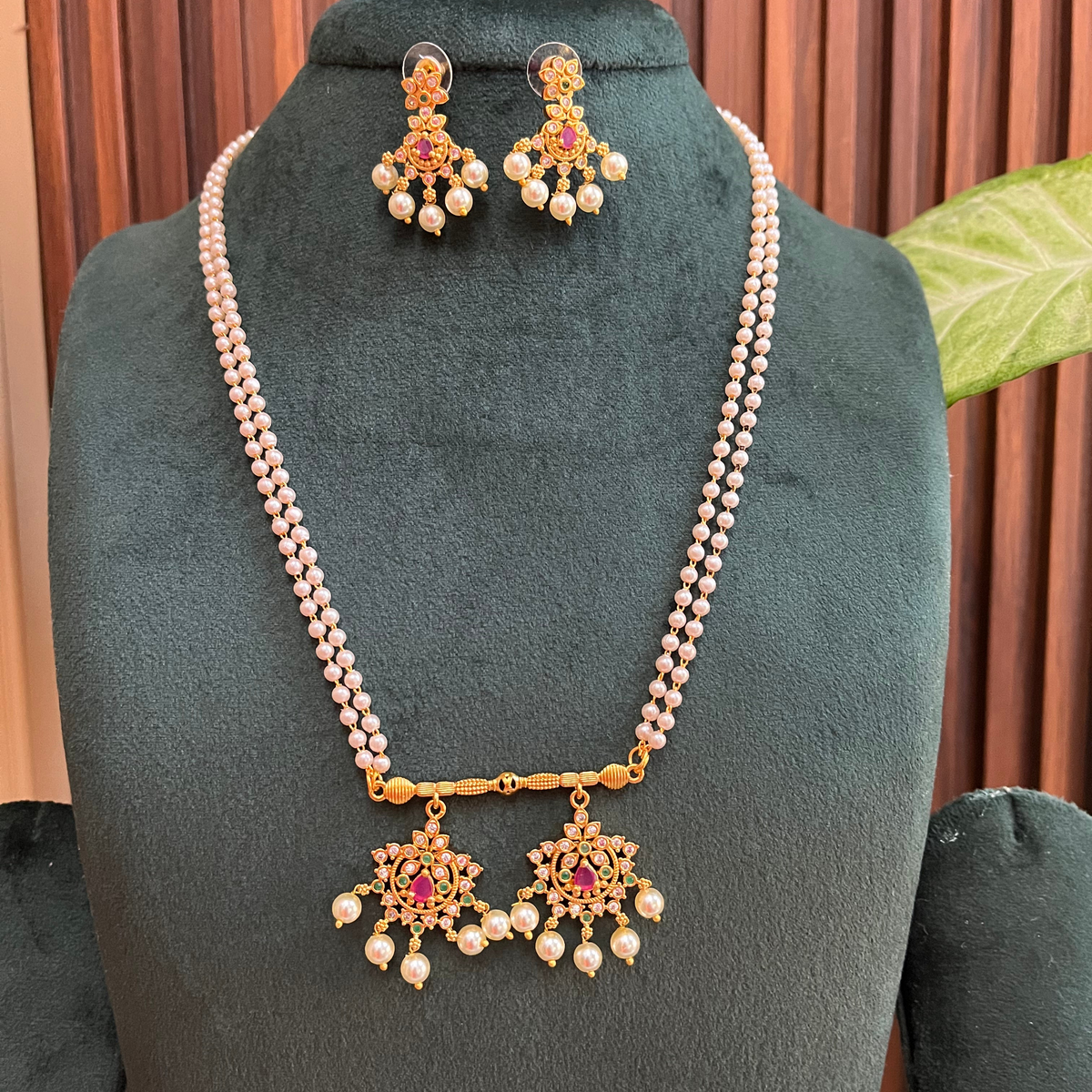 Gold Pendant Pearl Necklace Set